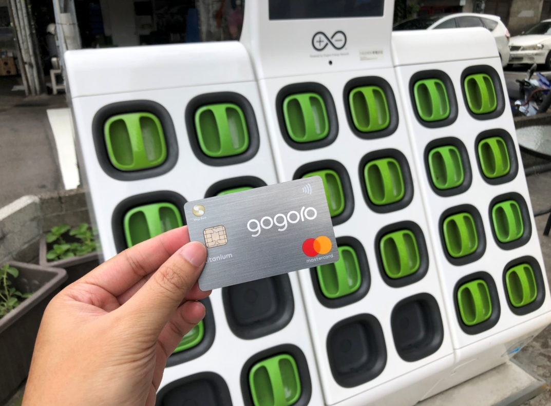 圖說：買一台電動機車狂省3.3萬元！兆豐Gogoro聯名卡獨家30期0利率，滿額再送1300元。